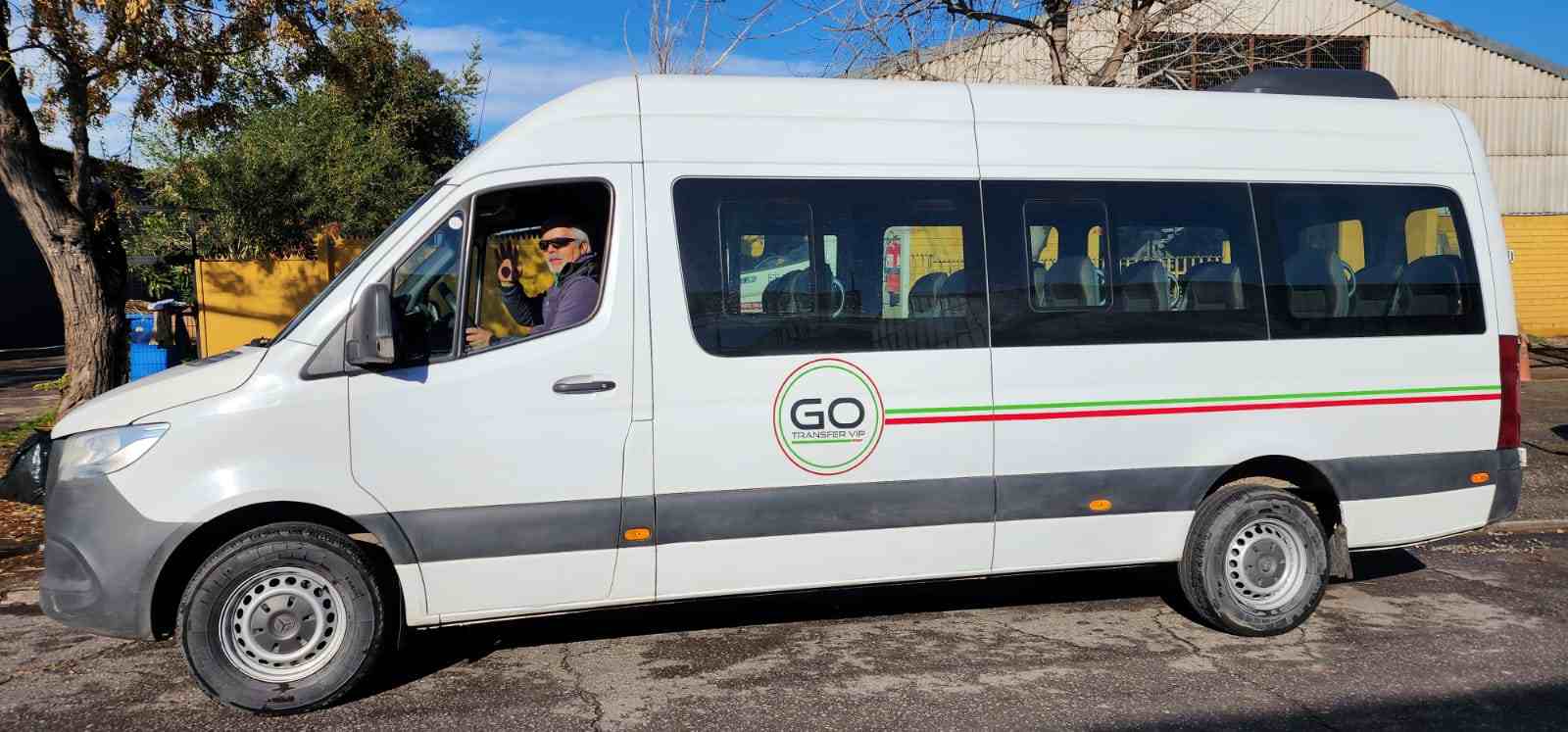 Empresa de transporte de pasajeros en Santiago en van