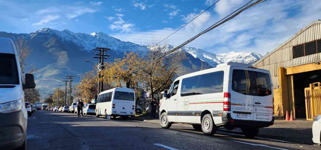 2 Vans de la Empresa de transporte de pasajeros en Santiago GoTransferVip