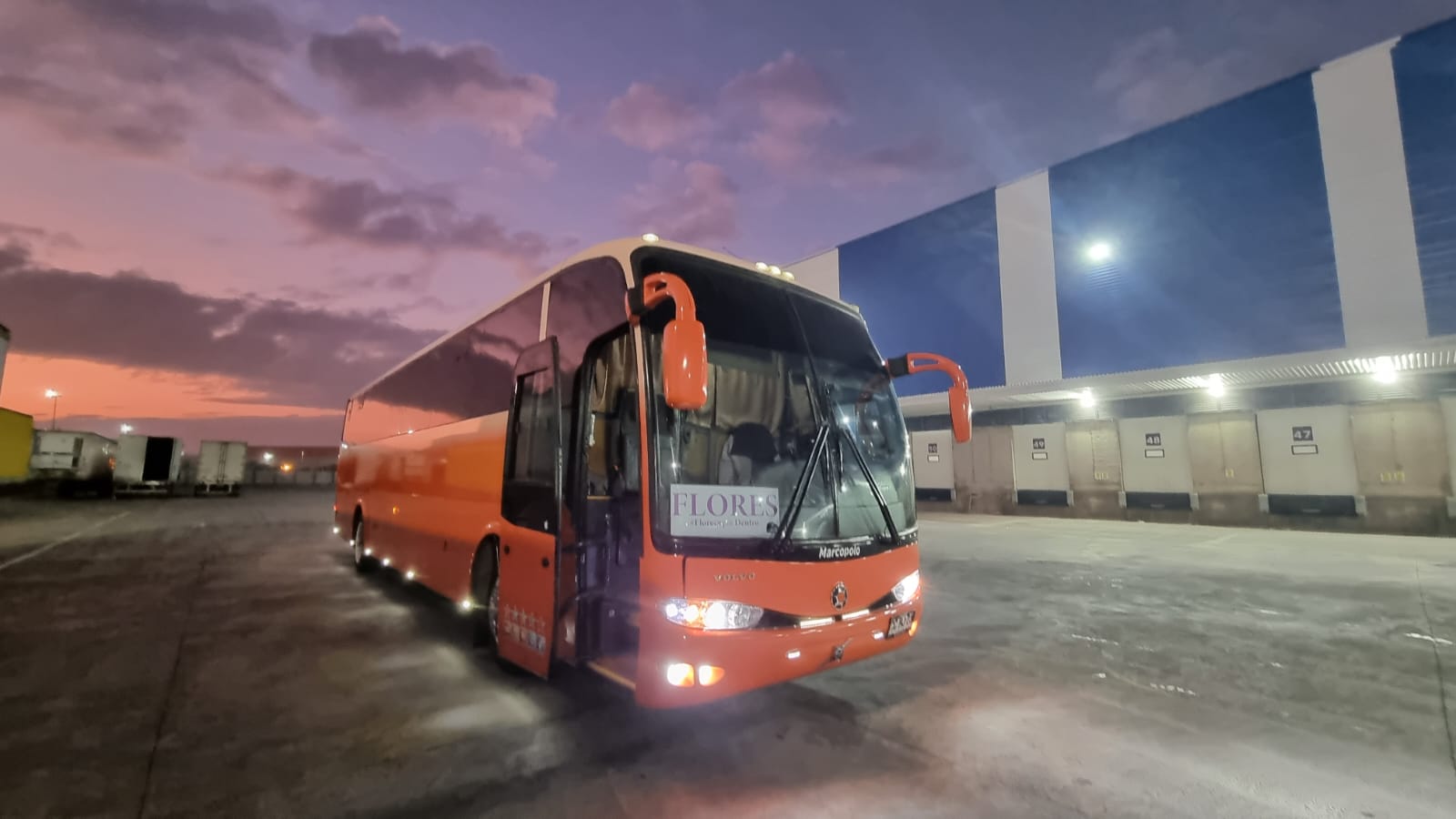 transporte nocturno en bus de colaboradores