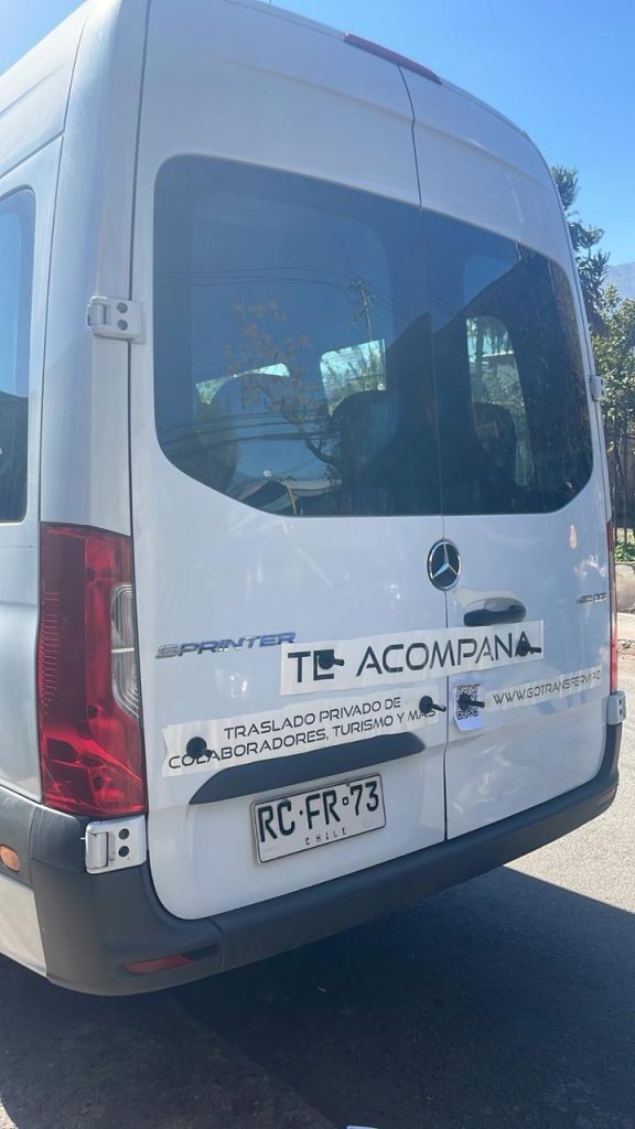 van moderna para el transporte de colaboradores